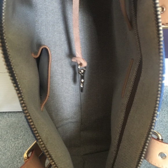 Dooney and Bourke purse - Picture 6 of 6